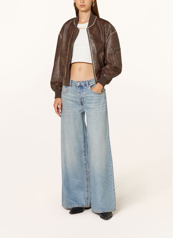 GUESS Bluzon ANGELIQUE z imitacji skóry BRĄZOWY