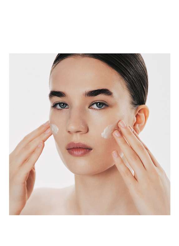 DR. EMI ARPA SKIN Produkte exklusiv bei Breuninger