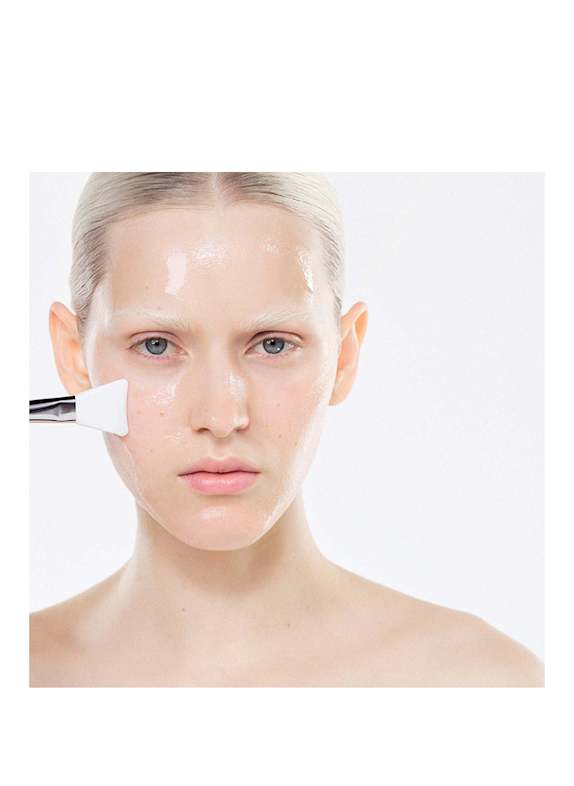 DR. EMI ARPA SKIN Produkte exklusiv bei Breuninger
