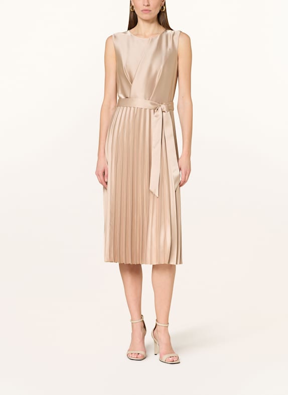 BETTY&CO Satinkleid mit Plissees NUDE