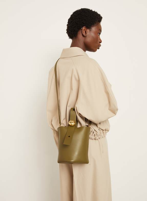 LOEWE Handtasche PEBBLE BUCKET MINI OLIV