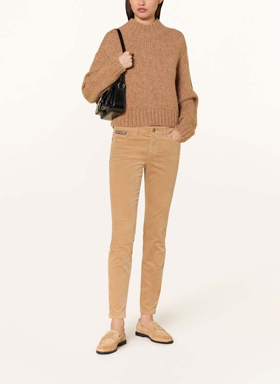 MARC CAIN Samthose SILVI mit Schmucksteinen 625 warm sand