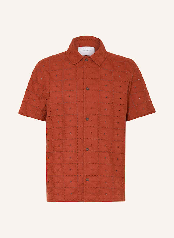 LES DEUX Resorthemd HECTOR Comfort Fit aus Lochspitze COGNAC