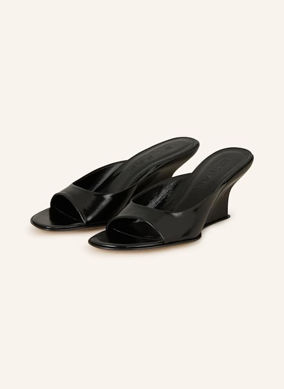 BY FAR Mules CAROO SCHWARZ