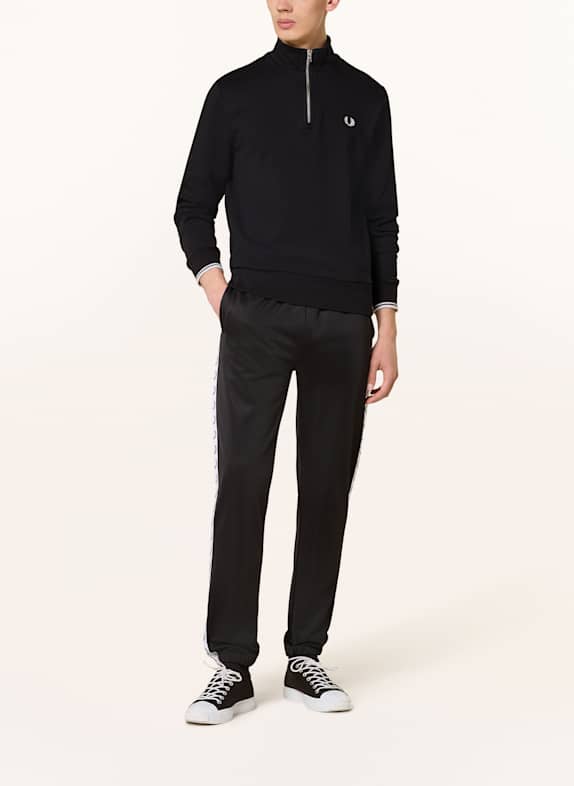FRED PERRY Track Pants mit Galonstreifen SCHWARZ / WEISS
