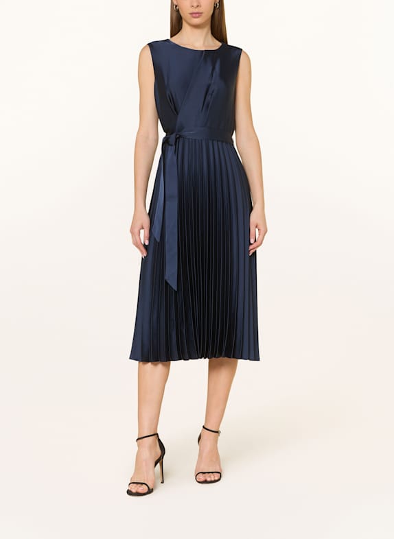 BETTY&CO Satinkleid mit Plissees DUNKELBLAU