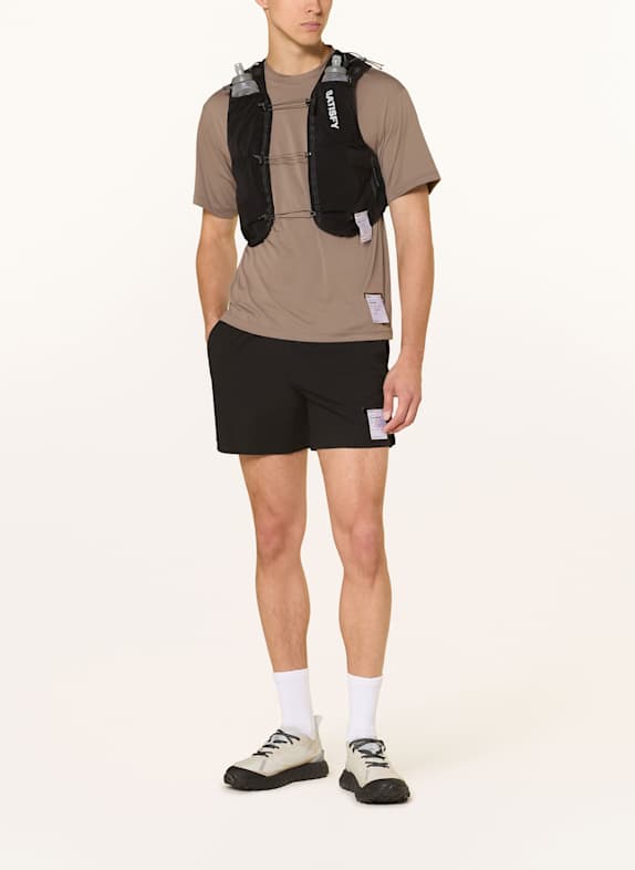 SATISFY Hardloopbodywarmer JUSTICE™ CORDURA® 5L HYDRATION ZWART