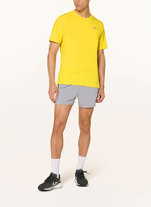 Nike Hardloopshirt SOLAR CHASE GEEL