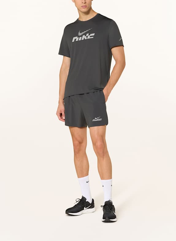Nike Hardloopshort CHALLENGER FLASH DONKERGRIJS