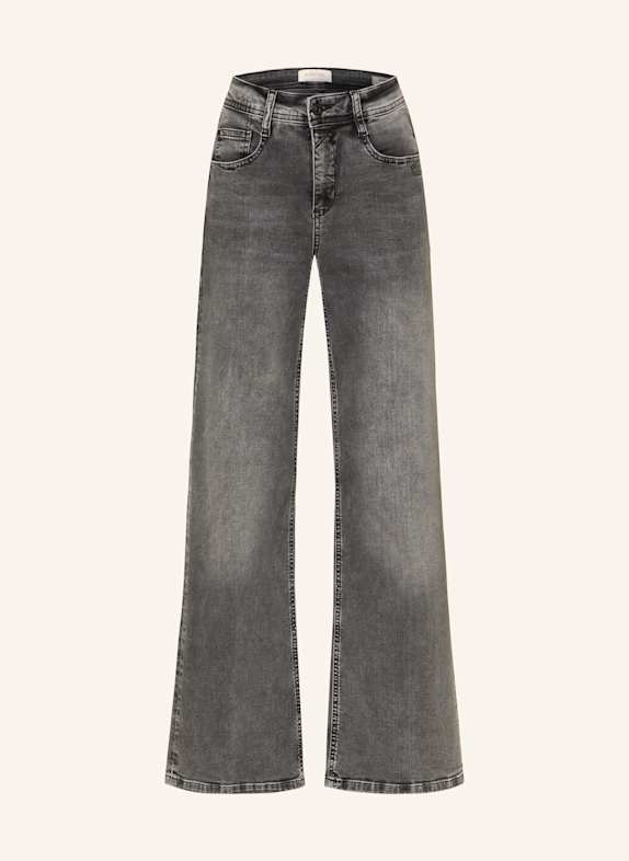 GANG Toss on this jacket as you head to 7971 vint grey