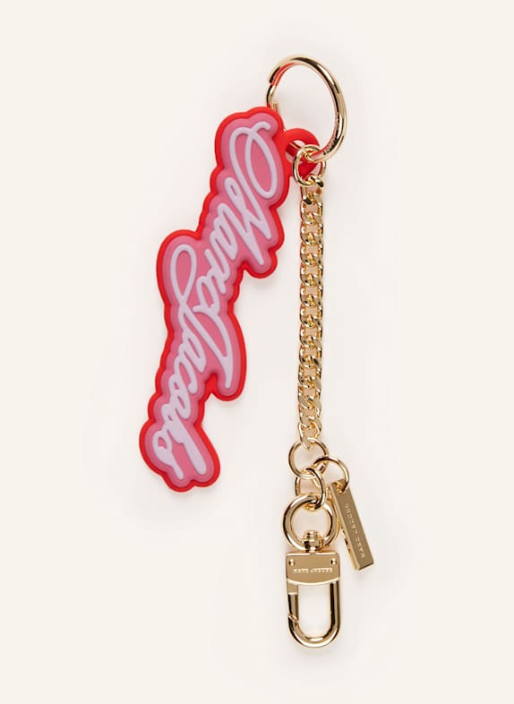 MARC JACOBS Zawieszka do torby THE CURSIVE LOGO CHARM CZERWONY/ MOCNORÓŻOWY/ ZŁOTY