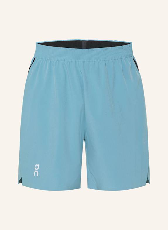 On 2-in-1-Trainingsshorts TRAIN HELLBLAU