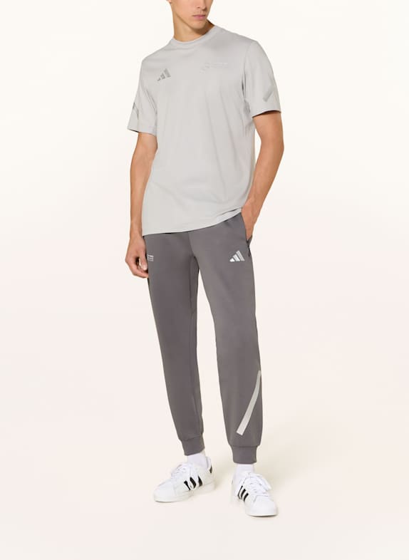 adidas Joggingbyxor MERCEDES - AMG PETRONAS FORMULA ONE TEAM SILVER ARROWS GRÅ