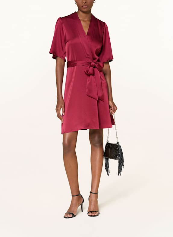 MRS & HUGS Satinkleid in Wickeloptik DUNKELROT