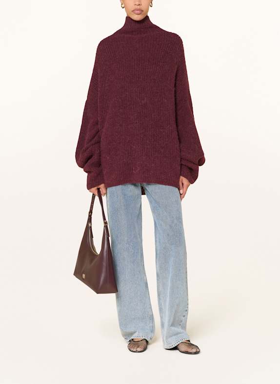 by Aylin Koenig Trui MARA met alpaca DONKERROOD