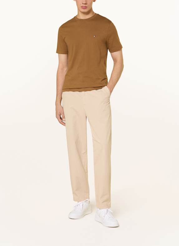 TOMMY HILFIGER T-Shirt BRAUN