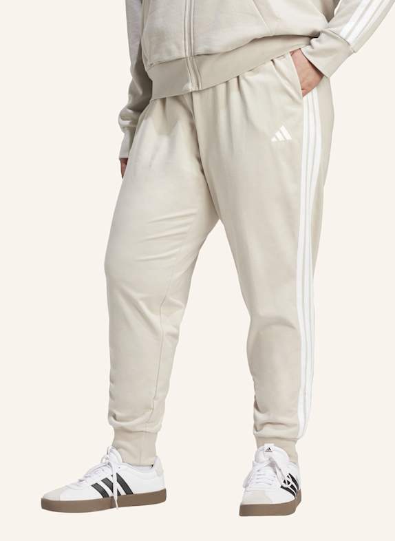 adidas ESSENTIALS 3-STREIFEN JOGGER-HOSE (GROSSE GRÖSSEN) BEIGE/ WEISS