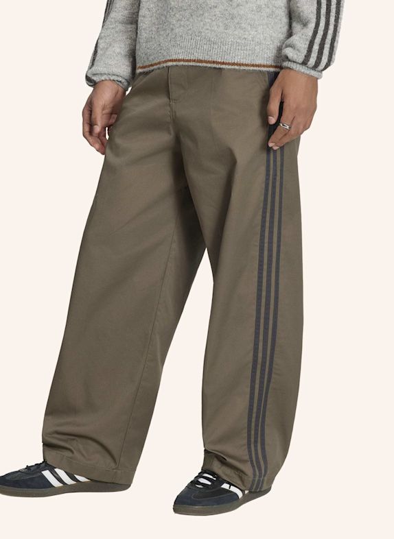 adidas Originals 3-STREIFEN HOSE MIT FALTENDETAIL BRAUN