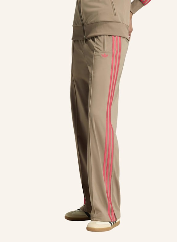 adidas Originals FIREBIRD LOOSE TRAININGSHOSE KHAKI/ ROSA