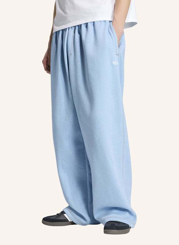 adidas Originals TREFOIL ESSENTIALS BAGGY-HOSE, MELIERT, BEINABSCHLÜSSE OHNE SAUM HELLBLAU