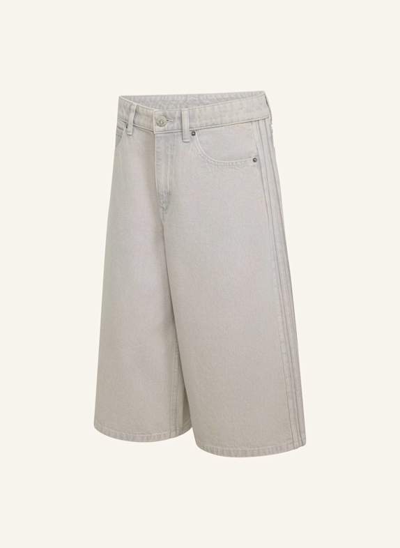 adidas Originals DENIM-JORTS MIT MITTELHOHEM BUND HELLGRAU