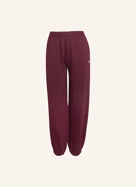 adidas Originals ESSENTIALS FLEECE-JOGGINGHOSE, LOCKERE PASSFORM ROT