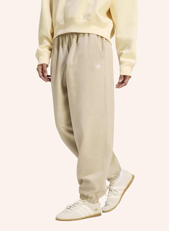 adidas Originals ESSENTIALS FLEECE-JOGGINGHOSE, LOCKERE PASSFORM BEIGE