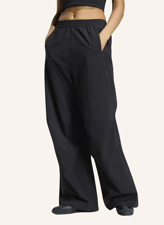 adidas CITY TECH GEWEBTE FALLSCHIRMHOSE SCHWARZ