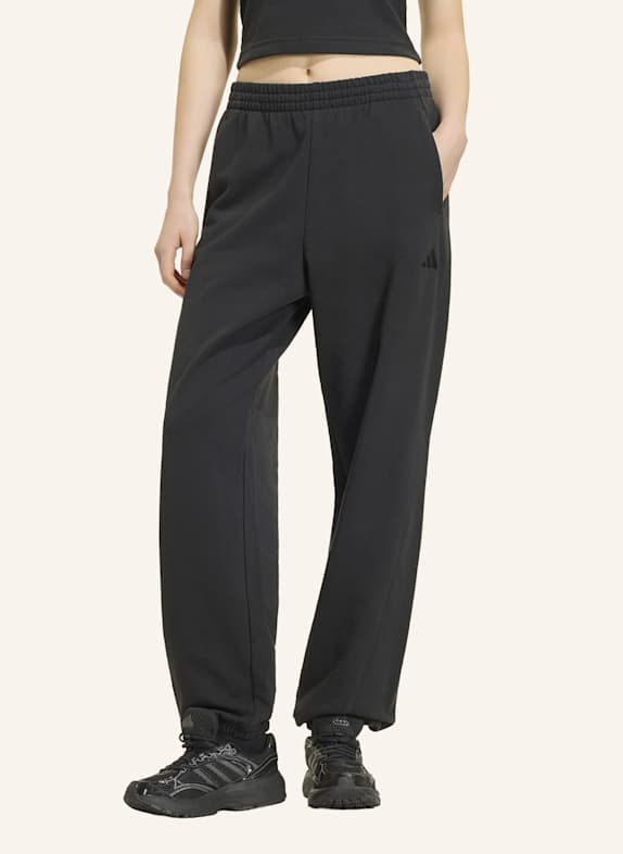 adidas ADIDAS KIT HOSE, LOCKER GESCHNITTEN, BÜNDCHEN, KLEINES LOGO SCHWARZ