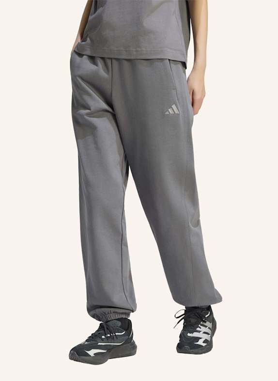adidas ADIDAS KIT HOSE, LOCKER GESCHNITTEN, BÜNDCHEN, KLEINES LOGO GRAU