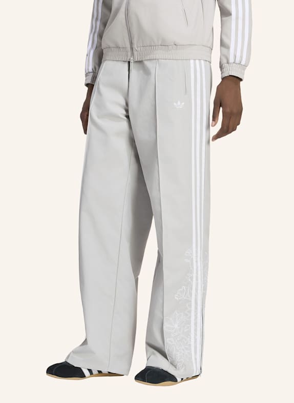 adidas Originals FLORAL GFX FIREBIRD LOOSE TRAININGSHOSE GRAU