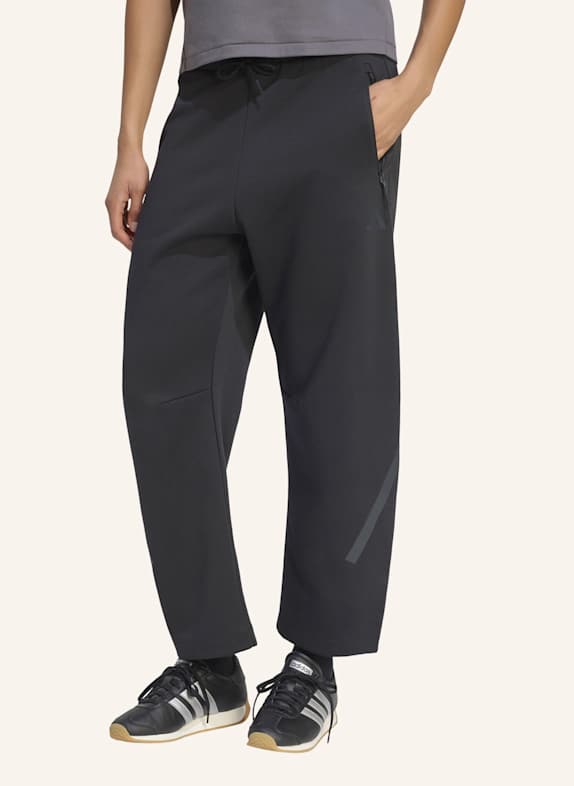 adidas ADIDAS Z.N.E. HOSE OFFENER SAUM SCHWARZ