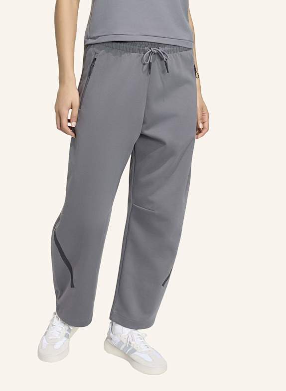 adidas ADIDAS Z.N.E. HOSE OFFENER SAUM GRAU