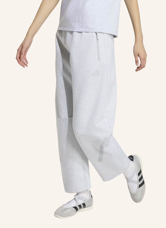 adidas ADIDAS Z.N.E. HOSE OFFENER SAUM GRAU