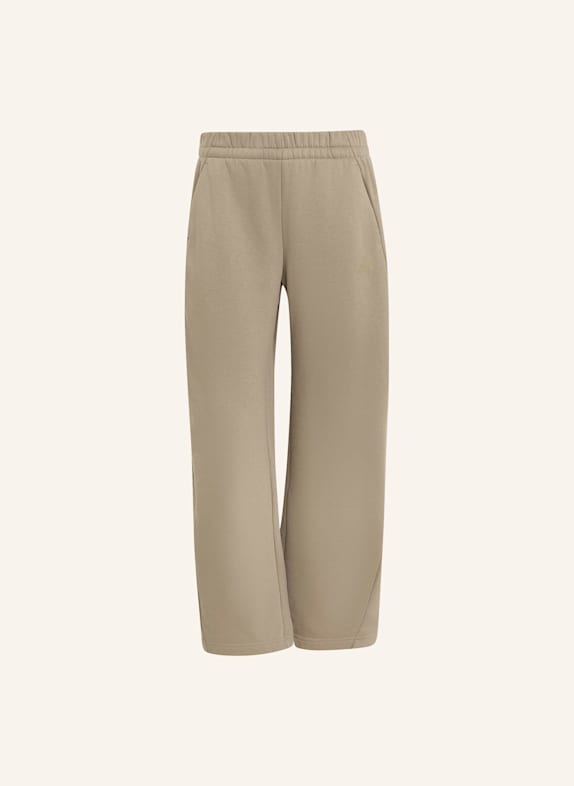 adidas ESSENTIALS CONTEMPORARY FLEECE HOSE MIT BARREL-BEIN KHAKI