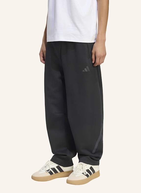 adidas ADIDAS Z.N.E. HOSE OFFENER SAUM SCHWARZ