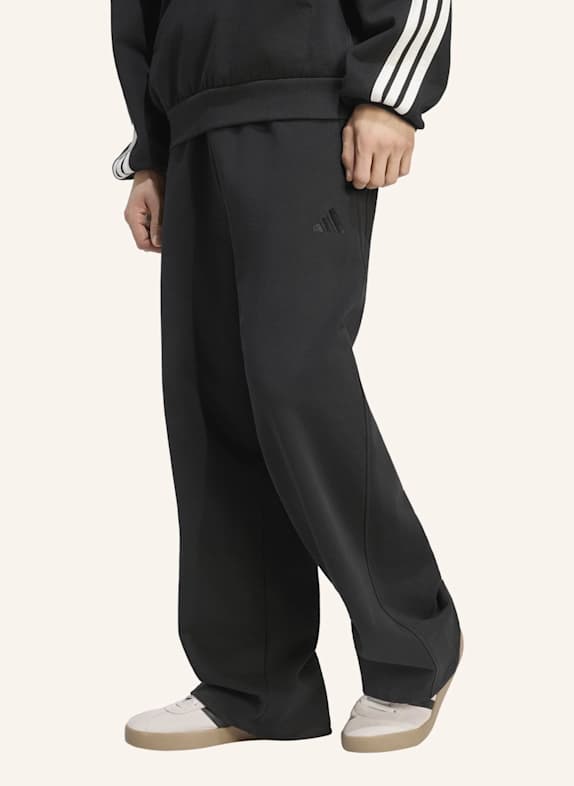 adidas ADIDAS KIT HOSE, WEIT GESCHNITTEN, KLEINES LOGO SCHWARZ