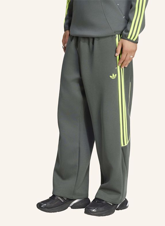 adidas Originals SPACER TEAMGEIST 26 CUTLINE HOSE, OFFENER SAUM SCHWARZ / GELB