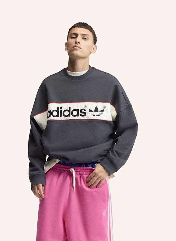 adidas Originals ADISIGNATURE NY SWEATSHIRT, RUNDHALSAUSSCHNITT SCHWARZ