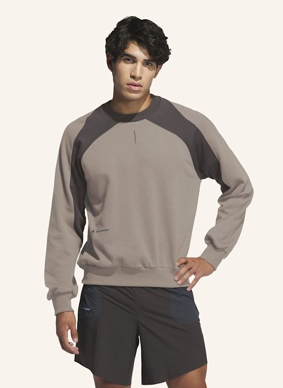 adidas ADIDAS RUNNING X HERMANOS KOUMORI SWEATSHIRT, RUNDHALSAUSSCHNITT BEIGE / GRAU