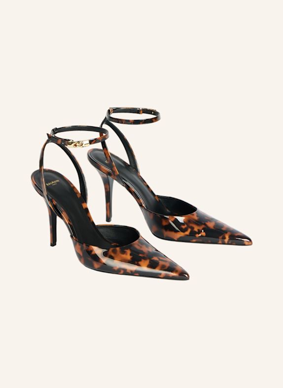 BALMAIN Pumps mit Riemchen aus bedrucktem Lackleder BRAUN