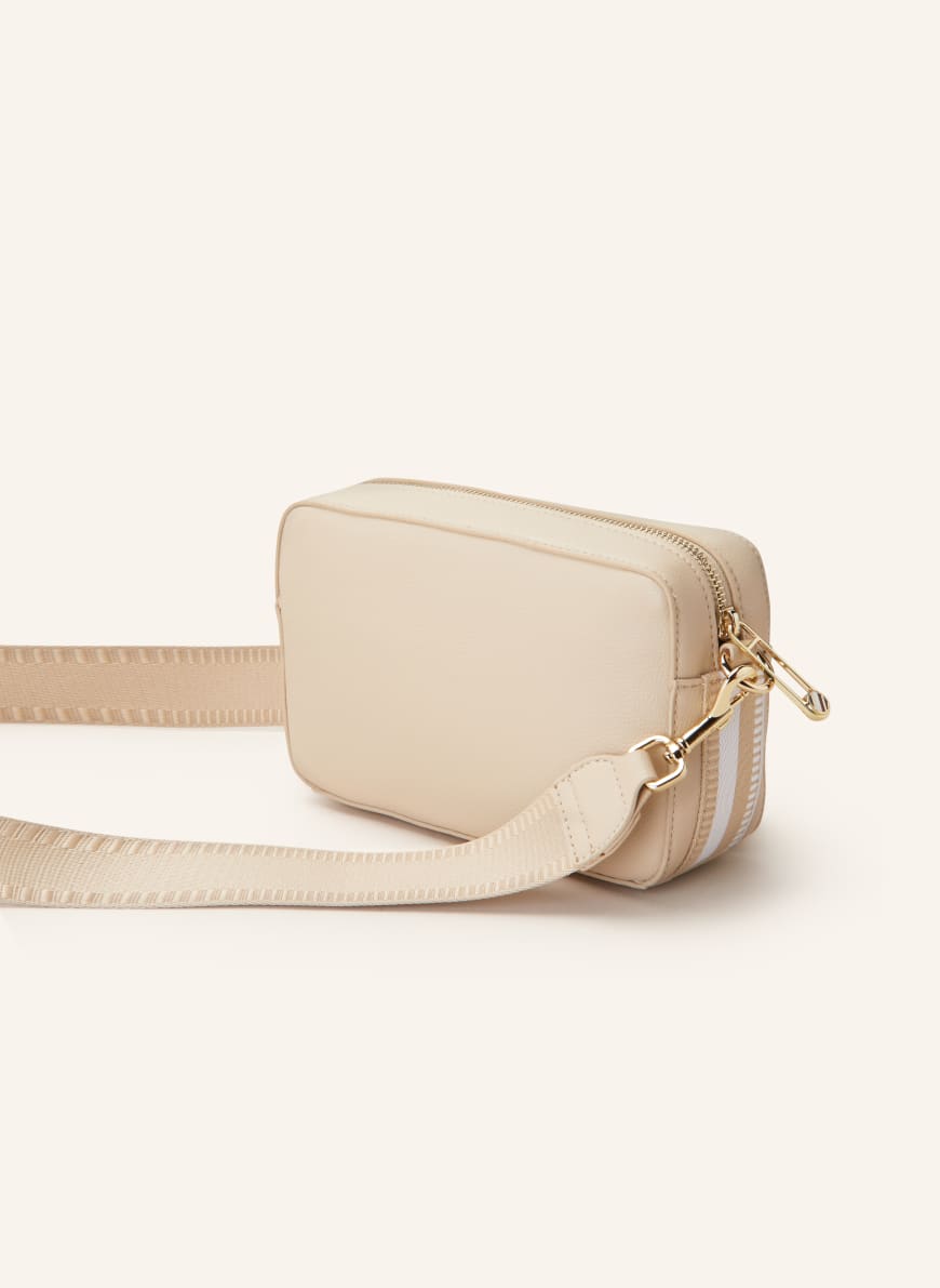 Tommy jeans shop boxy crossbody bag