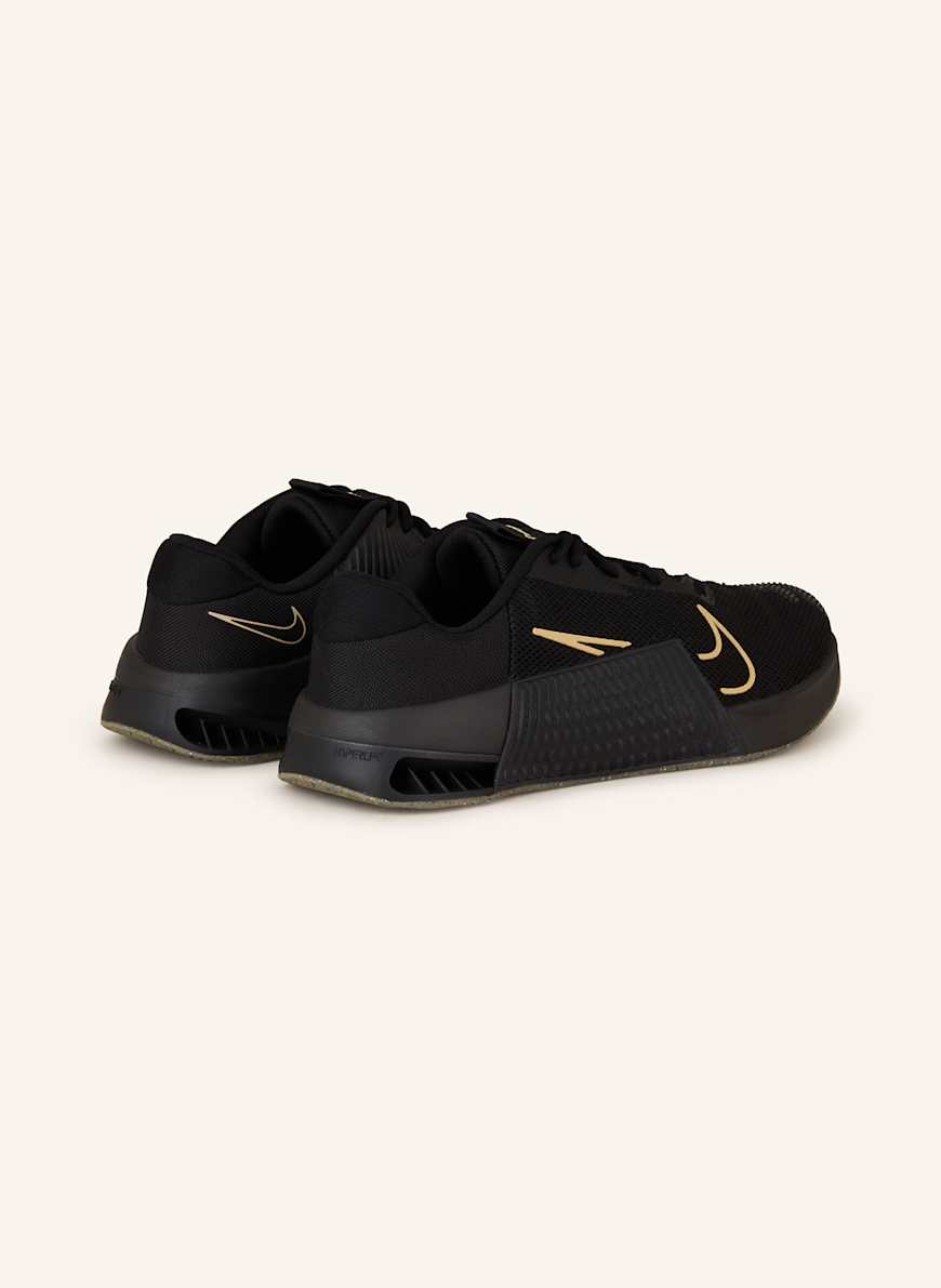 Black and gold nike metcon online