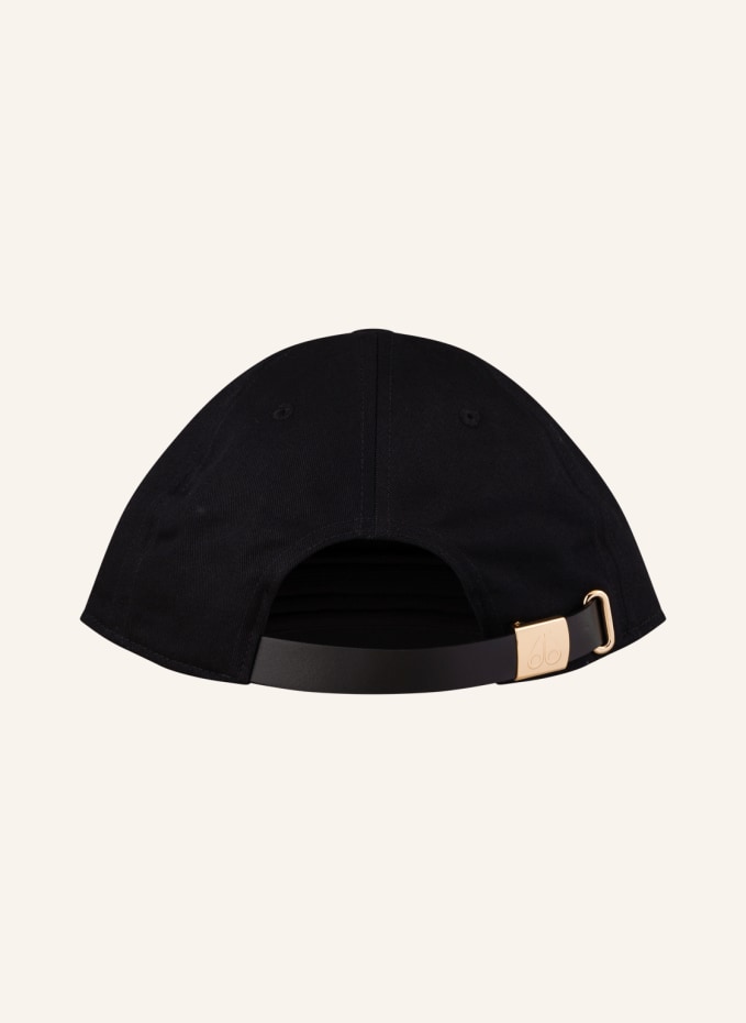 MOOSE KNUCKLES Cap in black