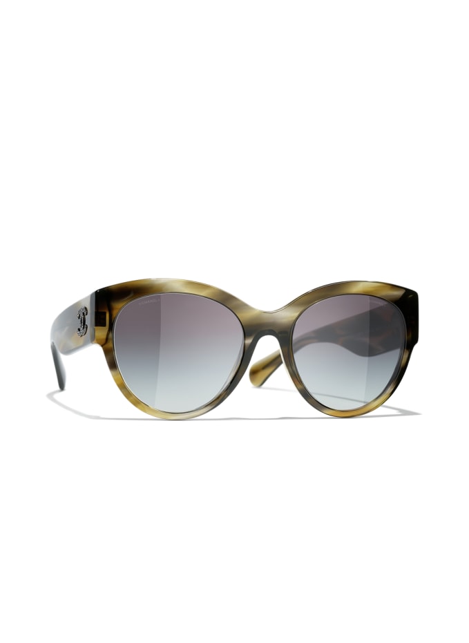 CHANEL Cat-eye shaped sunglasses in c888s4 - black/ dark gray