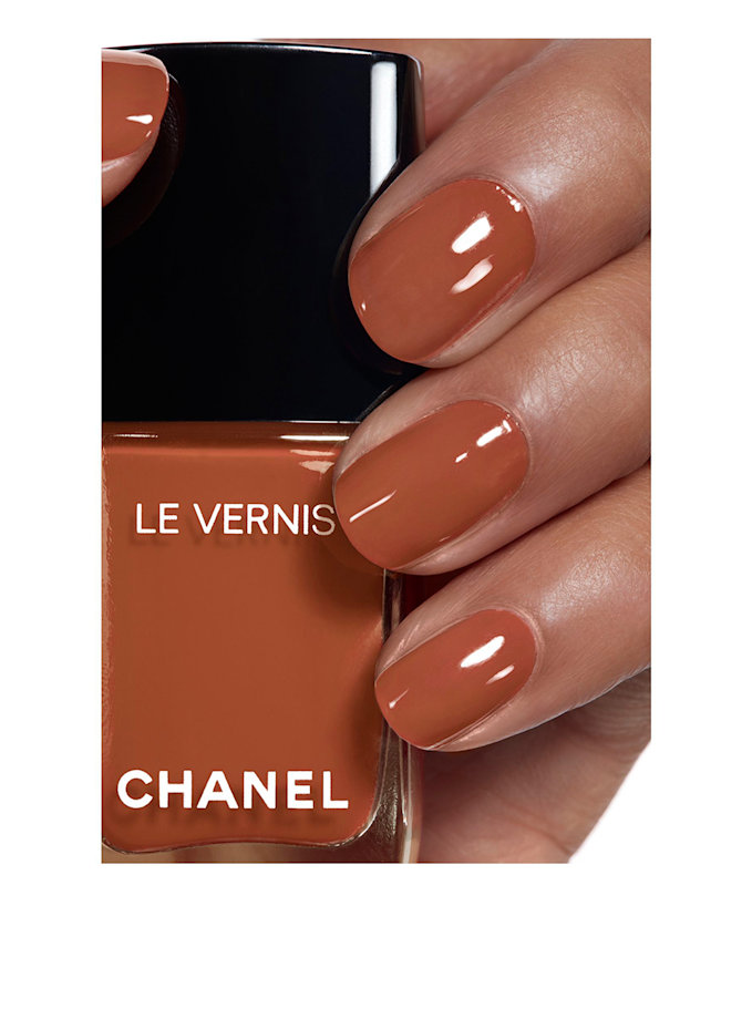 CHANEL LE VERNIS
シャネル　ヴェルニ　ネイルカラー 189 CHANEL LE VERNIS kolor 105 particulière