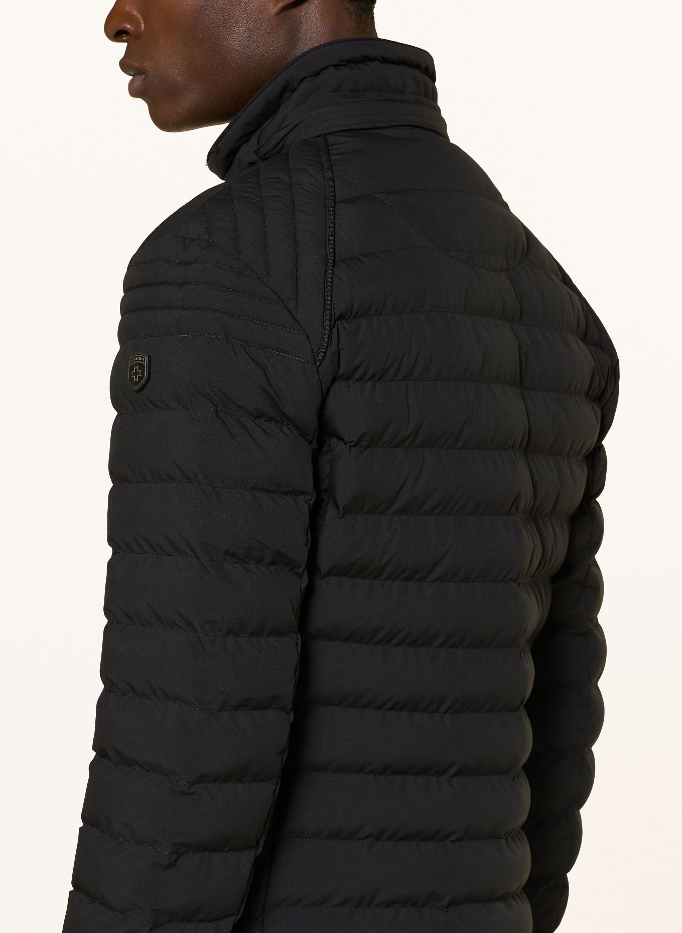 WELLENSTEYN Steppjacke MOLECULE LONG mit abnehmbarer Kapuze: SCHWARZ