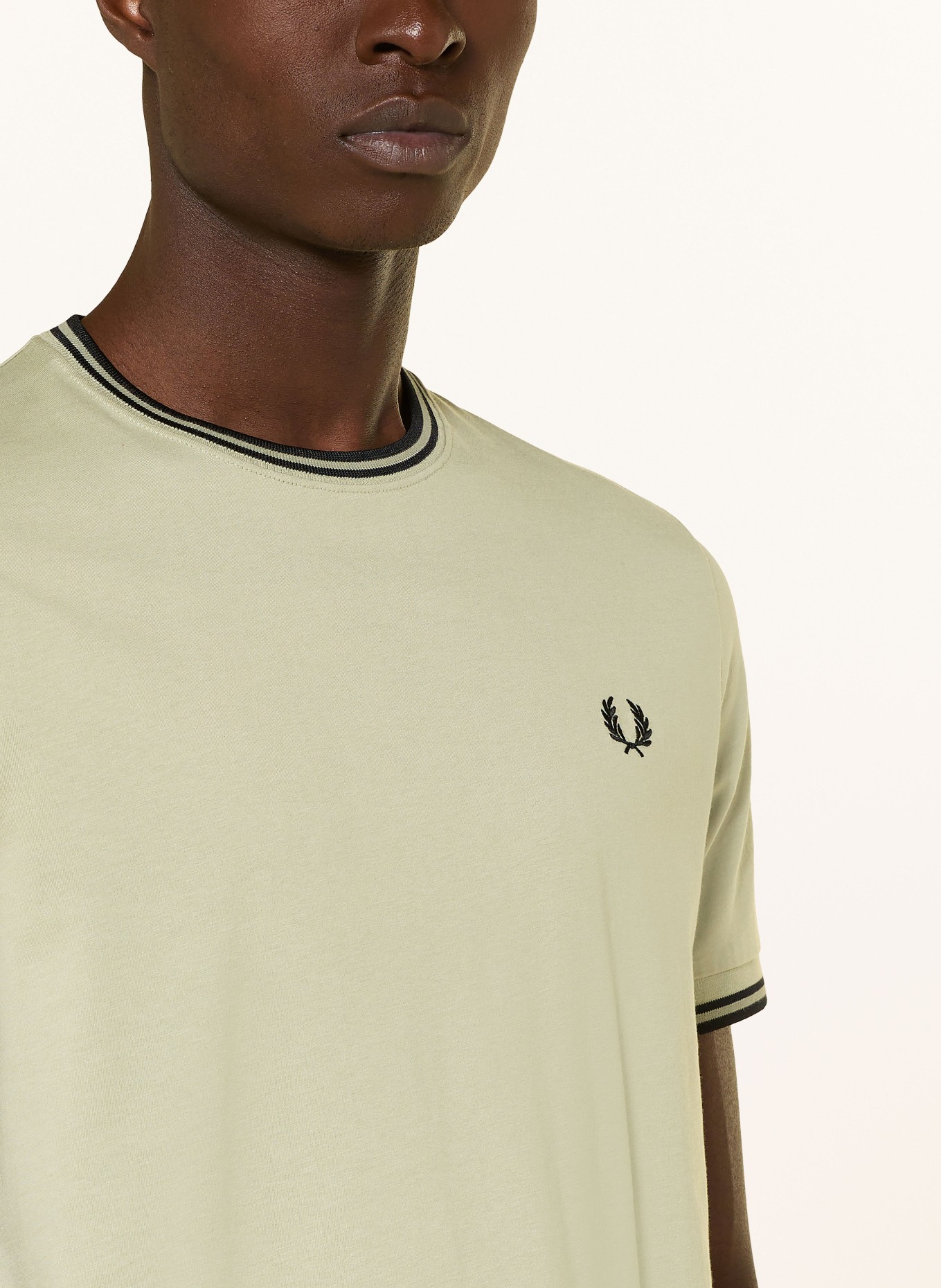 FRED PERRY T-Shirt: HELLGRÜN / SCHWARZ