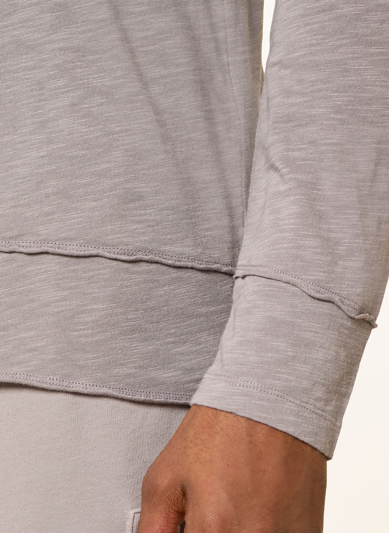 Juvia Longsleeve: GRAU