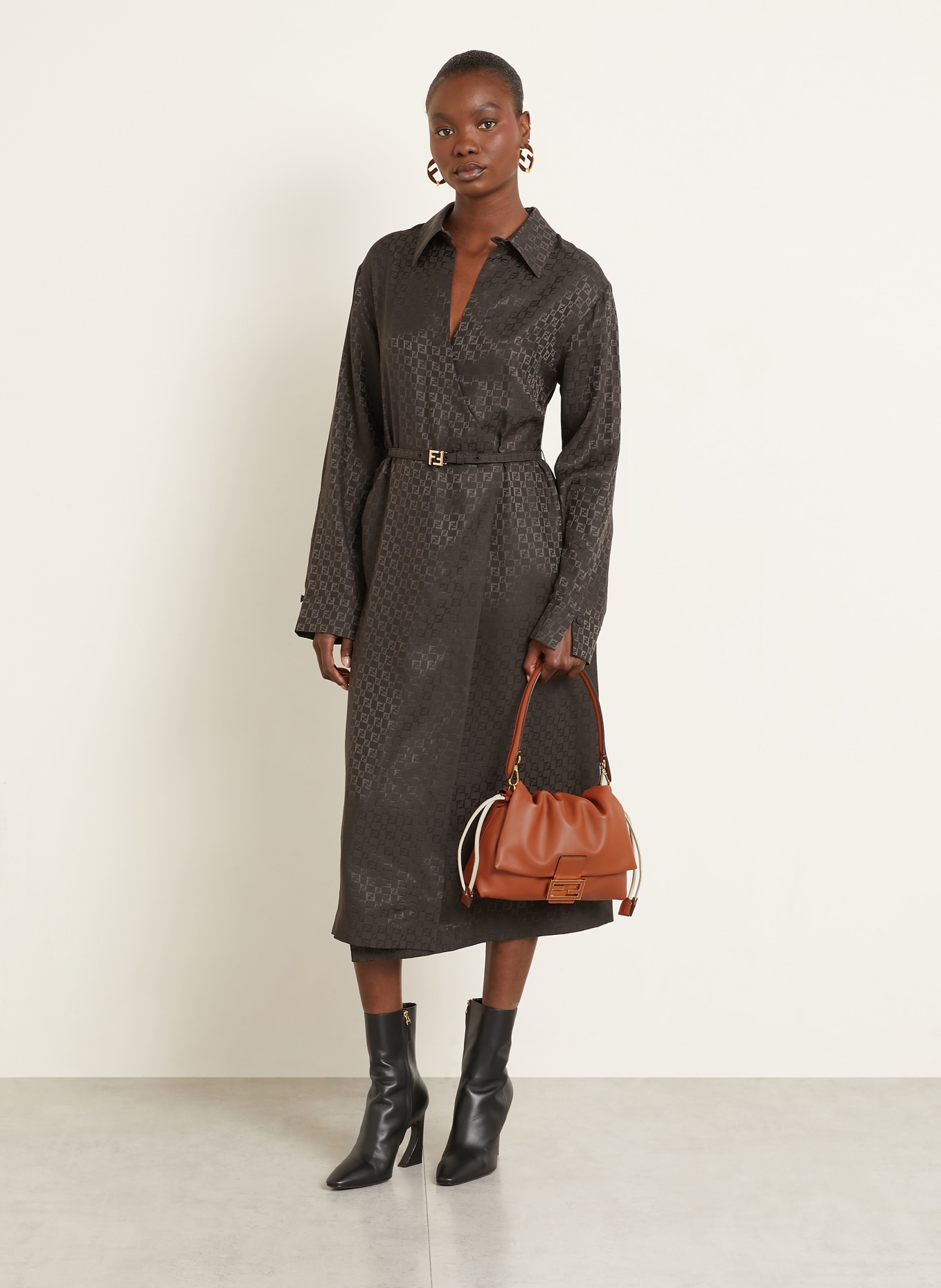 FENDI Torba na ramię MAMMA BAGUETTE MEDIUM: KONIAKOWY / ZŁOTY